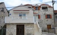 Sea-View Apartment - Sleeps 3 Parking & Balcony - B&B