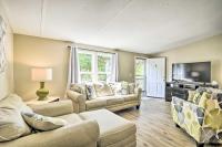 Cozy House with Huge Yard about 16 Mi to Fort Bragg - Bed and Breakfast