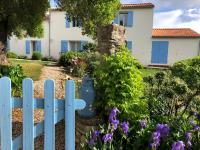 L'enclos bleu, gîte - marais poitevin avec piscine chauffée - B&B