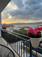 Blue Sky Apartments - Bed and Breakfast