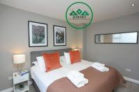 Aisiki Stays Apartments at Hillingdon, 3-Bedroom & 2-Bathroom, Pet-Friendly House with Garden, King or Twin Beds with Free Wi-Fi and Parking Space - Ferienwohnung Hillingdon