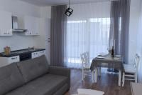 Apartment with Pool View 