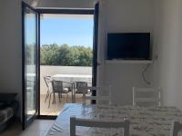 Appartamento con 2 Camere da Letto, Divano-Letto e Vista Giardino