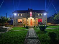 Silent Village Villa with Swimming Pool - Chambres d’hôtes
