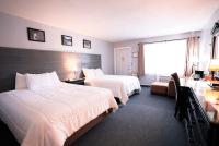 Kamer met Queensize Bed en Tweepersoonsbed.