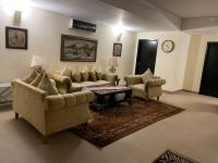 Royal Two Bed Room Luxury Apartment Gulberg - B&B