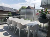 Sea It Apartment - big terraces - garage - 400m from the sea Oostende-Mariakerke Bad - Chambres d'hôtes Ostende