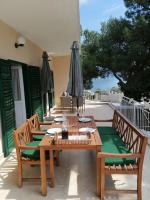 Apartment Borovi with terrace and parking Podaca - Bed and Breakfast Podaca