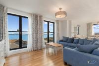 Apartment 8 Waterstone House - Luxury Apartment, Sea Views, Pet Friendly - Chambres d'hôtes Tenby