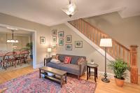 Charming Abode with Patio - Walk to Town and River! - Ferienwohnung Stockton