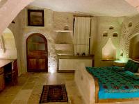 Presidential Cave Suite with Spa Bath
