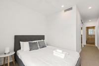 KOZYGURU SOUTH BRISBANE KOZY 2 BEDROOMS APT + FREE PARKING BRISBANE ONE QSB001-1203 - B&B