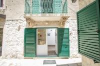 One-Bedroom Apartment with Garden View