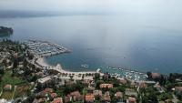 Apartment Peruč with big terrace and beautiful garden - B&B