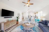 Gulf Breeze Cottage - Bed and Breakfast