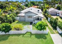 Urangan Family Friendly home with views, wifi, wine - B&B