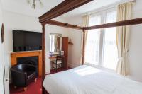 Four Poster King Ensuite with Bath and Shower