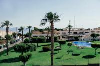 Stunning 2 bedroom apartment with Pool View - B&B