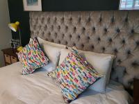 Happy colourful cottage - B&B