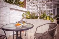 B&B Eastbourne - Olive Tree - fabulous central location with patio garden & parking space - Bed and Breakfast Eastbourne