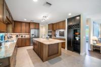 Steps to Beach! Luxe Stay-Chef's Kitchen and Lanai - B&B Riviera Beach