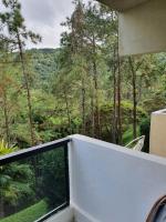 Apartamento até 10 pessoas na enseada Guarujá em condomínio clube praia piscinas salão jogos quadra futebol campo parquinho brinquedos Wi-fi Home office - B&B
