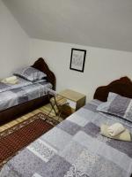 Chambre Lits Jumeaux avec Toilettes Communes