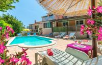 B&B Pula - Pet Friendly Home In Pula With Jacuzzi - Bed and Breakfast Pula