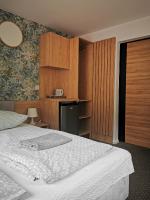 Camera Matrimoniale con Bagno in Comune 