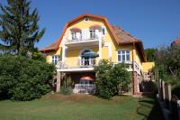 Gyöngyöm Apartman - B&B Balatonalmádi