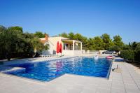 Ferienhaus auf der Insel Vir, 2 Pools, sehr privat, ideal für Familien - B&B