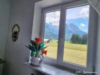 Apartment with Mountain View