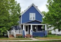 B&B Traverse City - The Blue House on Front Downtown Traverse City - Bed and Breakfast Traverse City