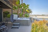 B&B San Diego - Bayfront San Diego Getaway on Boardwalk with Hot Tub - Bed and Breakfast San Diego