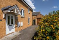 KVM - Highclere House for large groups with parking by KVM Stays - B&B