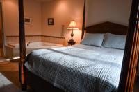 Deluxe Queen Suite
