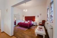 One-Bedroom Apartment with Kitchen