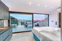 Suite with Heated Jacuzzi and Pool