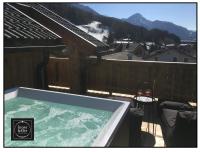 Deluxe Suite with Whirlpool, Sauna and Mountain View