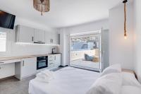 Theogonia - B&B Ermoúpolis