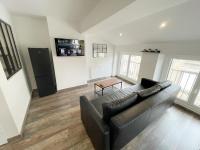 017 CHIC & COSY F2 53m2 HYPERCENTRE WIFI SMART TV NETFLIX - B&B Saint-Étienne