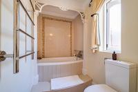 Executive Honeymoon Suite