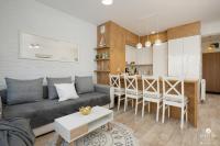 Tolles Familienapartment mit 3 Schlafzimmern einer Terrasse und Garage by Jantar Apartamenty - Chambres d'hôtes Kołobrzeg