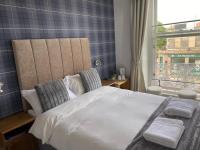 Small Double Room with Shared Bathroom