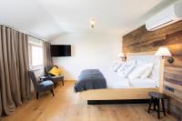 One-Bedroom Apartment with Balcony