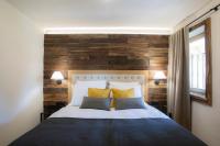 One-Bedroom Apartment with Mountain View