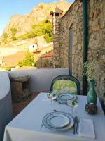 Casa dos Sequeiras - Bed and Breakfast Monsanto