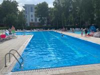 Seaside Polanki Apartments - summer outdoor swimming pool, saunas, two playgrounds for children, gym, individual garage included in the price, street Klonowa 17D - Chambres d'hôtes Kołobrzeg
