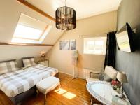 Twin Room with Shower