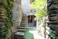Appartamento con 2 Camere da Letto, Balcone e Vista Lago - Borgo 8